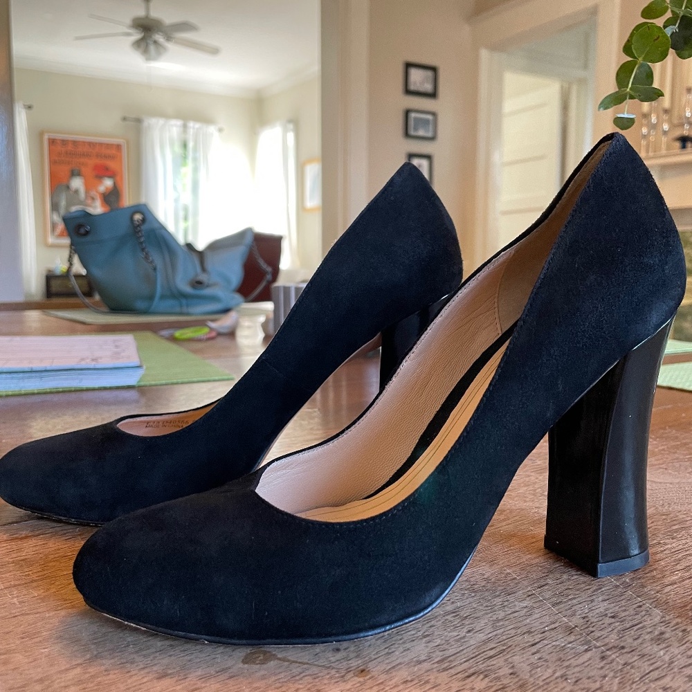 Cole Hahn black suede pumps size 8
